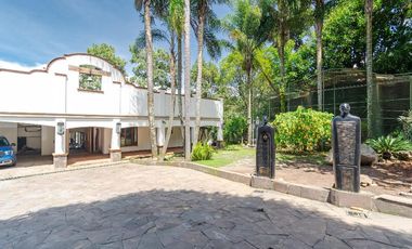 Amplia casa con vista espectacular a la laguna de Valle de Bravo