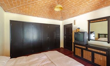 Amplia casa con vista espectacular a la laguna de Valle de Bravo