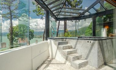 Amplia casa con vista espectacular a la laguna de Valle de Bravo