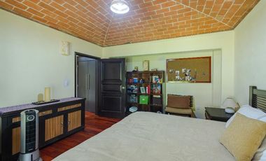 Amplia casa con vista espectacular a la laguna de Valle de Bravo