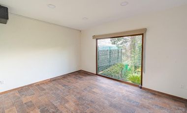 Amplia casa con vista espectacular a la laguna de Valle de Bravo