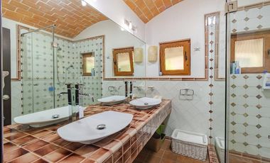 Amplia casa con vista espectacular a la laguna de Valle de Bravo