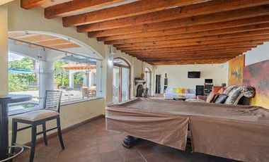 Amplia casa con vista espectacular a la laguna de Valle de Bravo