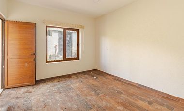 Amplia casa con vista espectacular a la laguna de Valle de Bravo