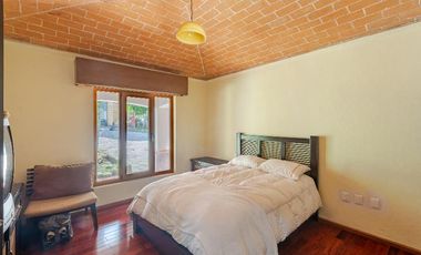 Amplia casa con vista espectacular a la laguna de Valle de Bravo