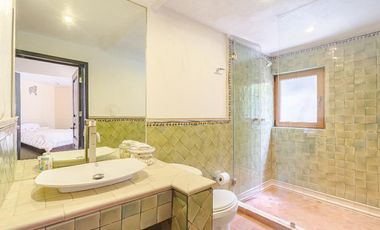 Amplia casa con vista espectacular a la laguna de Valle de Bravo