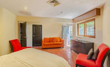 Amplia casa con vista espectacular a la laguna de Valle de Bravo