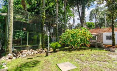 Amplia casa con vista espectacular a la laguna de Valle de Bravo