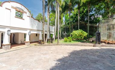 Amplia casa con vista espectacular a la laguna de Valle de Bravo