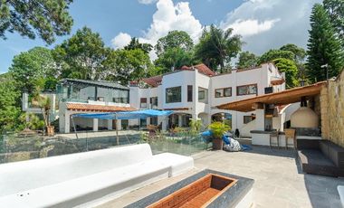 Amplia casa con vista espectacular a la laguna de Valle de Bravo