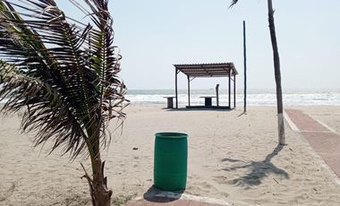 Alquiler de villa en urbanización cerrada Vistamar Via Data - Villamil (3 dorm)