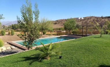 Hermosa casa moderna en parcela