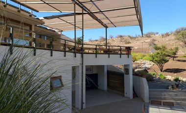 Hermosa casa moderna en parcela