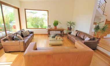 Hermosa casa moderna en parcela