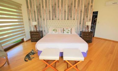 Hermosa casa moderna en parcela