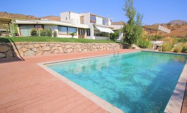 Hermosa casa moderna en parcela