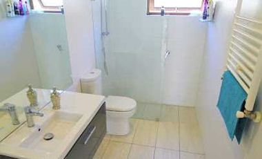 Hermosa casa moderna en parcela