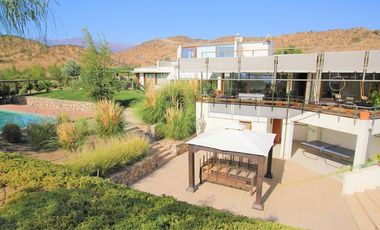 Hermosa casa moderna en parcela