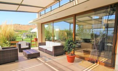 Hermosa casa moderna en parcela