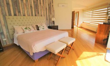 Hermosa casa moderna en parcela