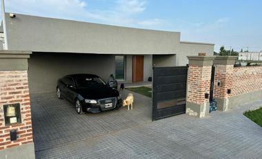 Casa en venta - 3 Dormitorios 3 Baños - 2.000Mts2 - San Andrés de Giles