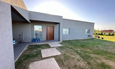 Casa en venta - 3 Dormitorios 3 Baños - 2.000Mts2 - San Andrés de Giles