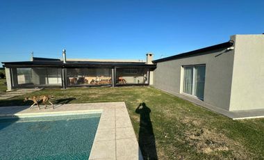 Casa en venta - 3 Dormitorios 3 Baños - 2.000Mts2 - San Andrés de Giles