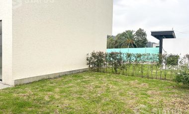 Venta de casa Sector La Armenia 2 - ¡Aplica Crédito VIP o Miti-Miti!