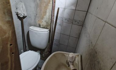 Casa con  Locales y un departamento en venta en G. Catan