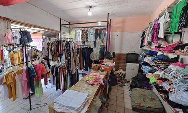 Casa con  Locales y un departamento en venta en G. Catan