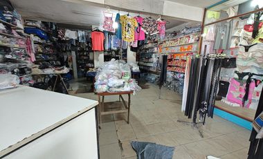 Casa con  Locales y un departamento en venta en G. Catan