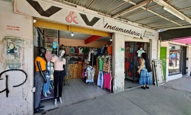 Casa con  Locales y un departamento en venta en G. Catan