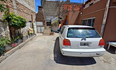 Casa con  Locales y un departamento en venta en G. Catan