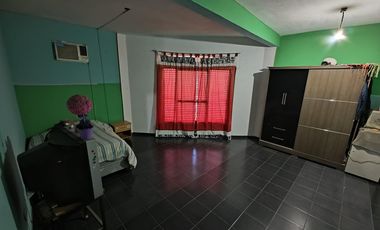 Casa con  Locales y un departamento en venta en G. Catan