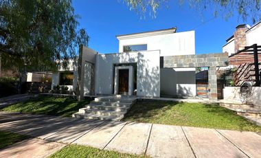 Casa en  Venta Barrio Dalvian