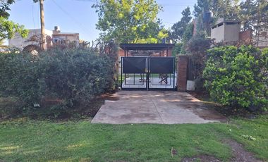 Casa de 2 dormitorios con pileta en Funes