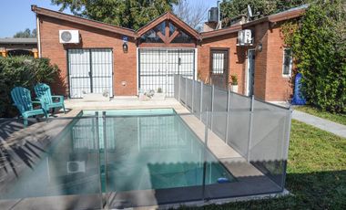 Casa de 2 dormitorios con pileta en Funes