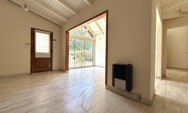 Casa de 2 dormitorios con pileta en Funes