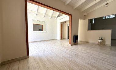 Casa de 2 dormitorios con pileta en Funes