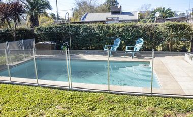 Casa de 2 dormitorios con pileta en Funes