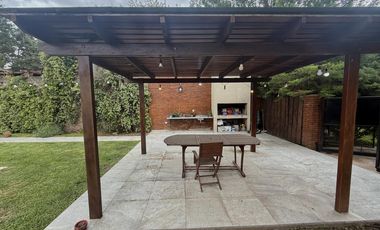 Casa de 2 dormitorios con pileta en Funes