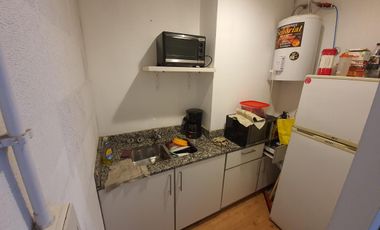 OPORTUNIDAD  OFICINA EN GALERIA OLIVER DE 4 AMBIENTES  EN LOMAS DE ZAMORA ACEPTA VEHICULOS EN PERMUTA