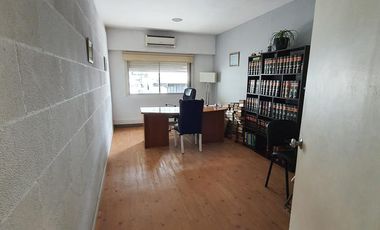 OPORTUNIDAD  OFICINA EN GALERIA OLIVER DE 4 AMBIENTES  EN LOMAS DE ZAMORA ACEPTA VEHICULOS EN PERMUTA