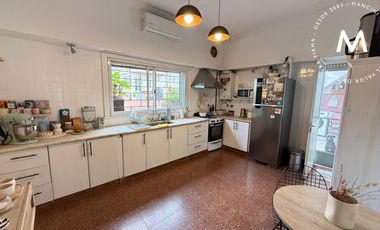 Venta en block: local, galpón y departamento de 3 ambientes