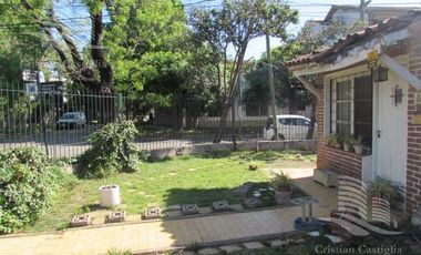 Casa Esquinera en Venta en Villa Adelina