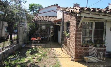 Casa Esquinera en Venta en Villa Adelina