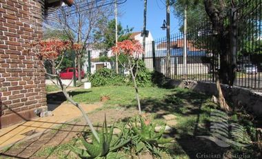 Casa Esquinera en Venta en Villa Adelina