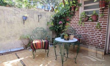 Casa Esquinera en Venta en Villa Adelina