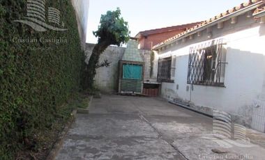Casa Esquinera en Venta en Villa Adelina