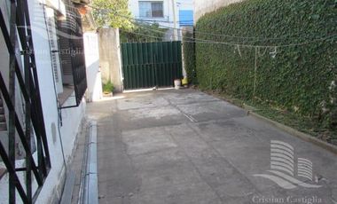 Casa Esquinera en Venta en Villa Adelina